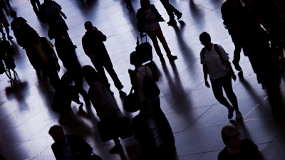 Die Polizei warnt vor Betrügern, die sich als „gestrandete“ Touristen ausgeben, um an Bargeld zu kommen. (Foto: Nicolas Armer/dpa/dpa-tmn)