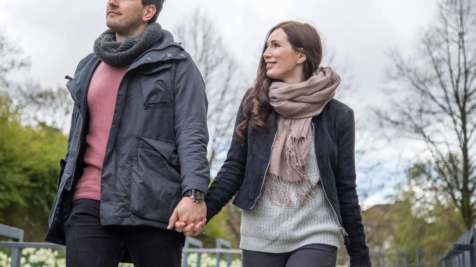 Wer als Paar auch beruflich viel Zeit miteinander verbringt, sollte klare Regeln aufstellen: Wann ist Arbeitszeit und wann nur Paarzeit? (Foto: Christin Klose/dpa-tmn)