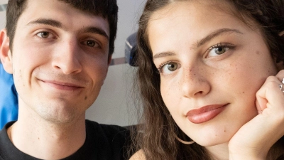 Ein Herz und eine Seele bei der Musik: Abor und Tynna. (Foto: Boris Roessler/dpa)