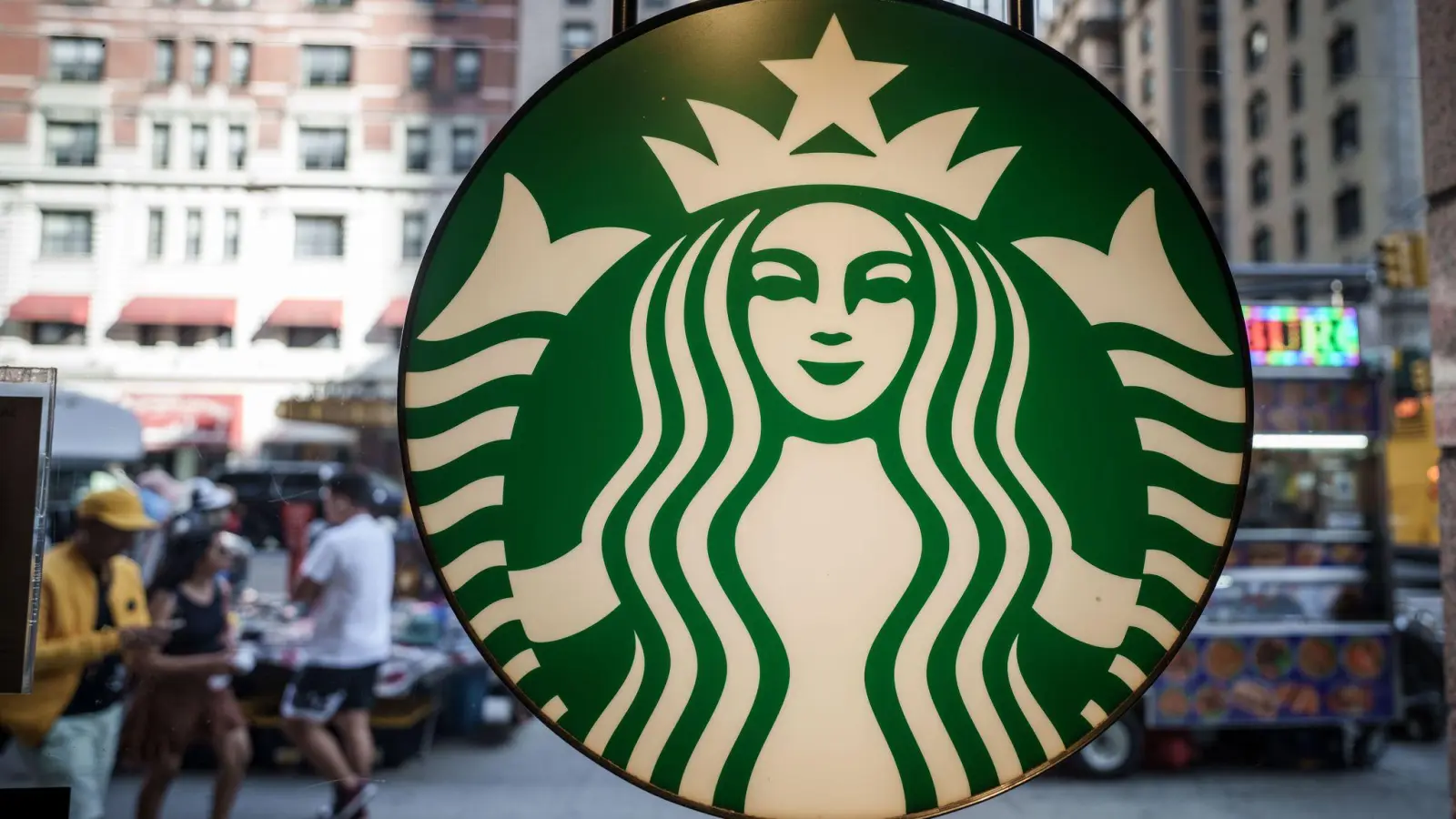 Starbucks wird die auf mexikanische Küche spezialisierte Kette Chipotle doch nicht kaufen. (Archivbild) (Foto: Michael Kappeler/dpa)