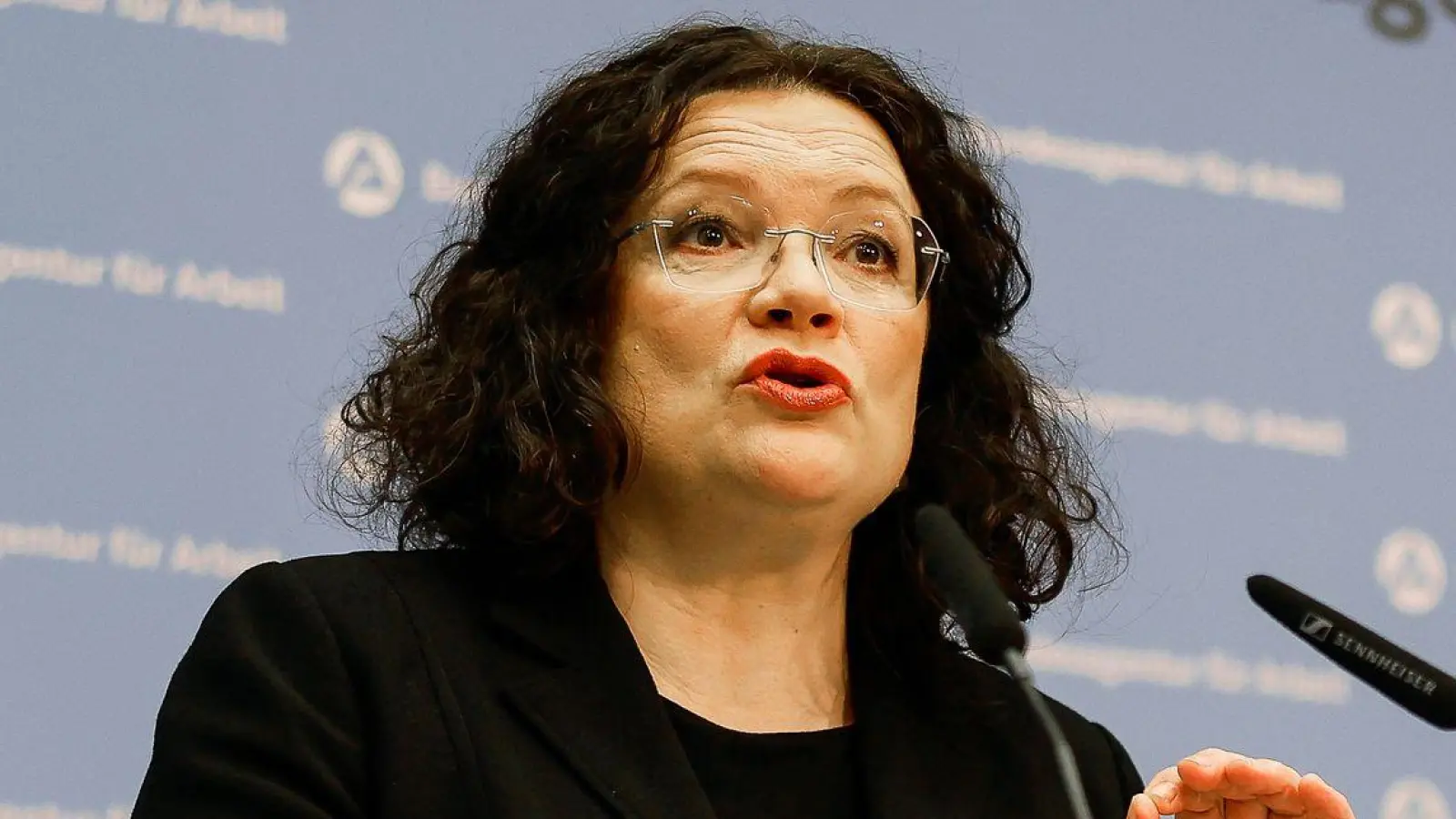 Die Vorstandsvorsitzende der Bundesagentur für Arbeit, Andrea Nahles, hält eine Erhöhung des Beitragssatzes zur Arbeitslosenversicherung für möglich. (Archivbild)  (Foto: Daniel Löb/dpa)