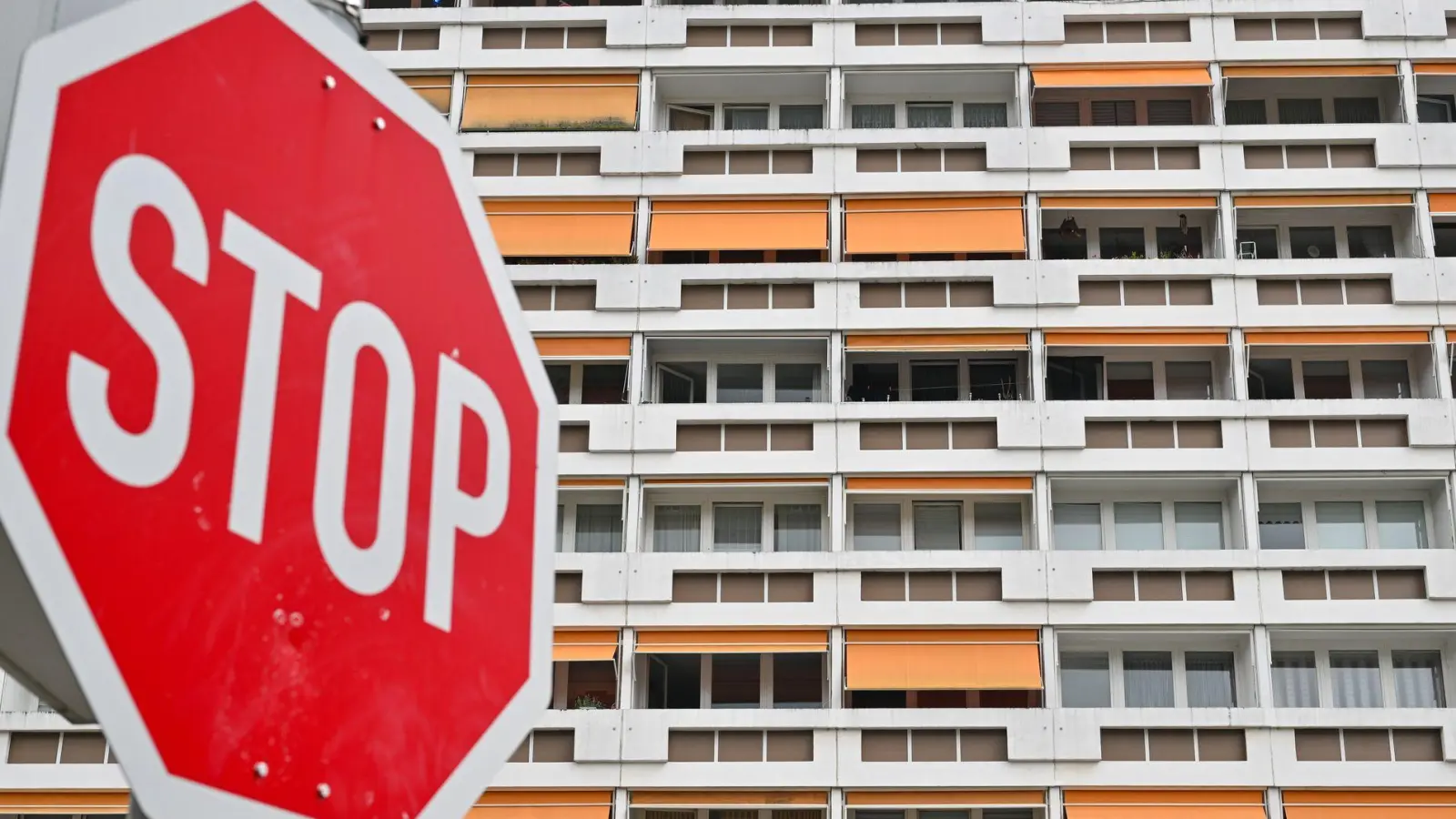 Die Linke will Betroffenen helfen, gegen überhöhte Mieten vorzugehen. (Symbolbild) (Foto: Patrick Pleul/dpa)