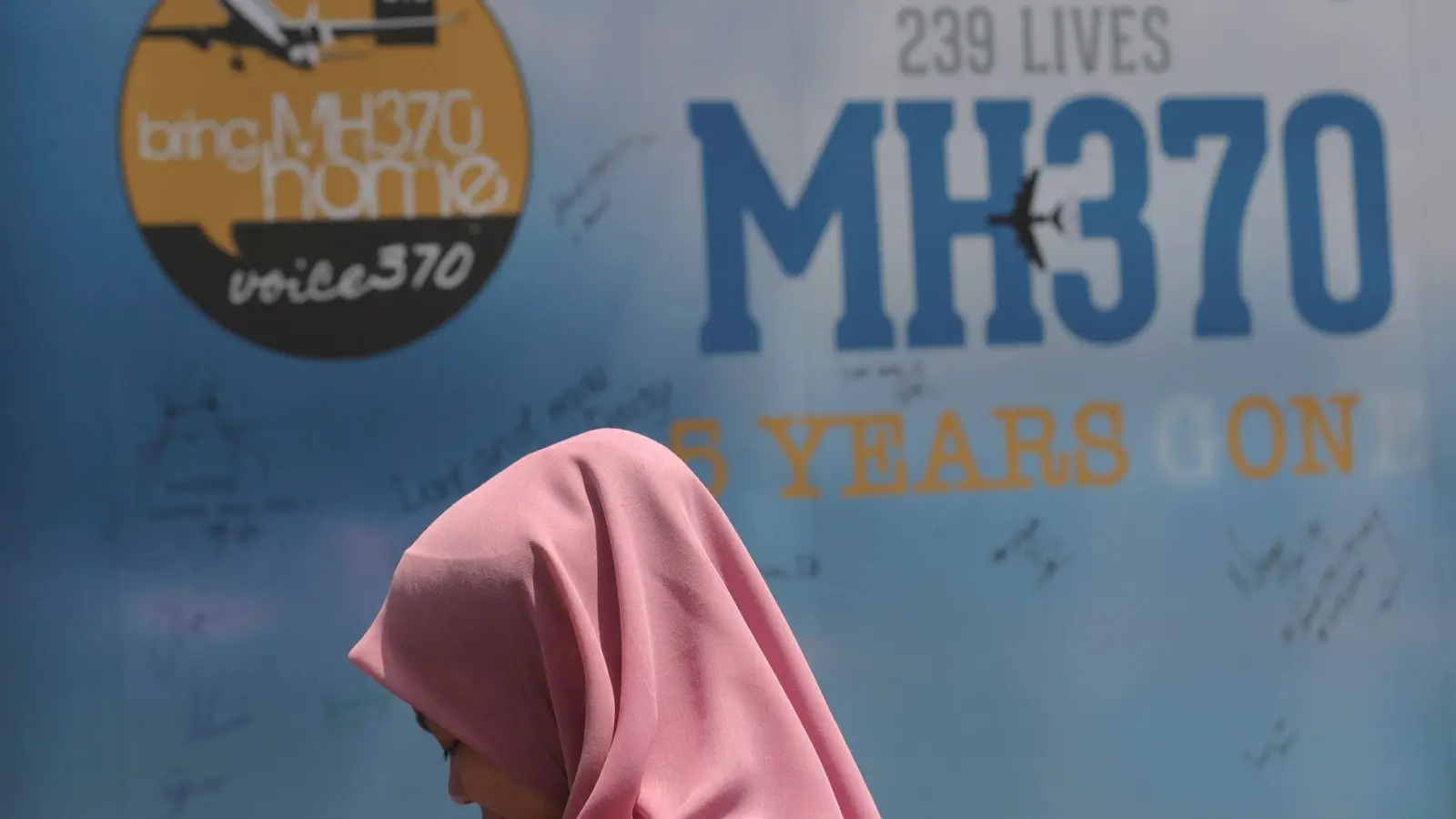 Die Familien der Opfer warten seit zwölf Jahren auf Antworten. (Archivbild) (Foto: Vincent Thian/AP/dpa)