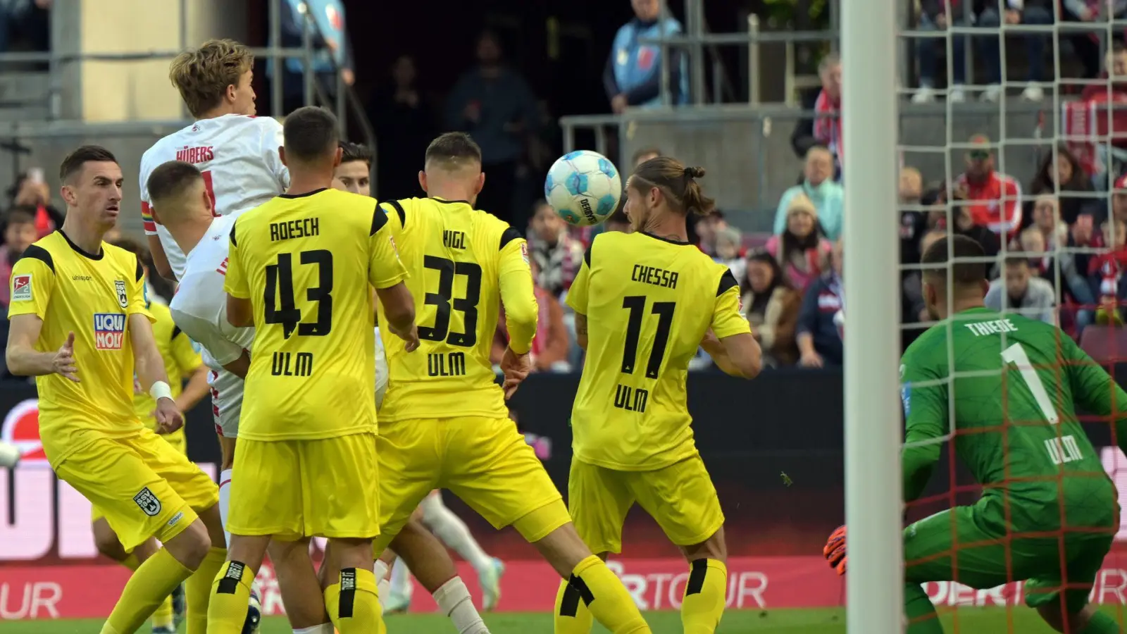 Hübers bringt Köln gegen Ulm in Führung. (Foto: Federico Gambarini/dpa)