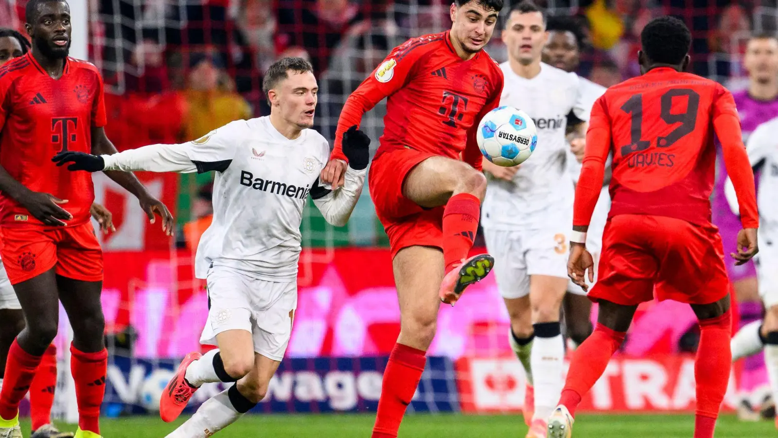 Der nächste Bundesliga-Schlager zwischen Bayer und Bayern steht am 22. Spieltag an.  (Foto: Tom Weller/dpa)