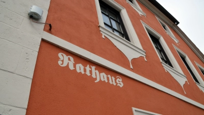 Im Sitzungssaal des Burghaslacher Rathauses wurde am Montagabend bisweilen kontrovers über die Besetzung der Ausschüsse diskutiert.  (Foto: Johannes Zimmermann)