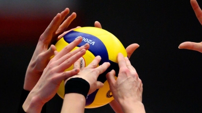 Zum Drittliga-Absteiger SV Hahnbach fährt der TSV Ansbach als Außenseiter. (Symbolbild: Robert Michael/dpa-Zentralbild/dpa)