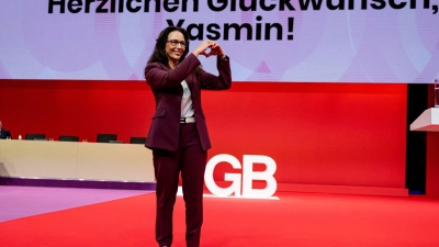 DGB-Chefin Fahimi wurde mit klarer Mehrheit bestätigt. (Foto: Fabian Sommer/dpa)