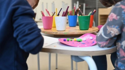 Nur in wenigen Kitas ist die Personalausstattung laut einer Studie optimal. (Archivbild)  (Foto: Maximilian von Klenze/dpa)