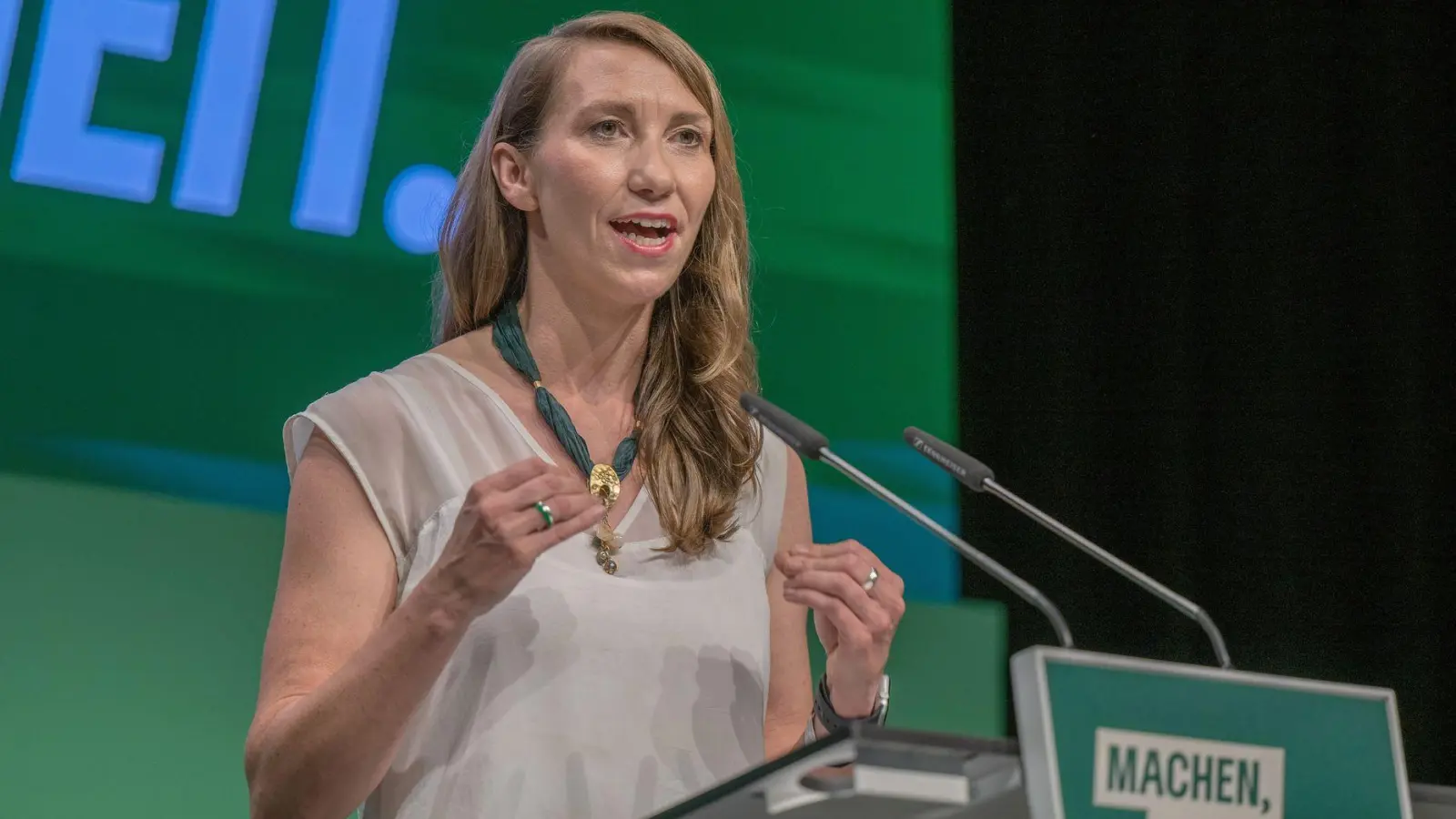 „Wir sind über 130.000 Grüne, so viele wie noch nie“, sagt Emily Büning, die Politische Geschäftsführerin der Partei. (Archivbild) (Foto: Monika Skolimowska/dpa)