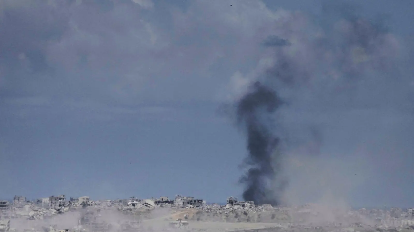 Israel will die Machtstellung der Hamas in Gaza schwächen. (Archivbild)  (Foto: Maya Alleruzzo/AP/dpa)