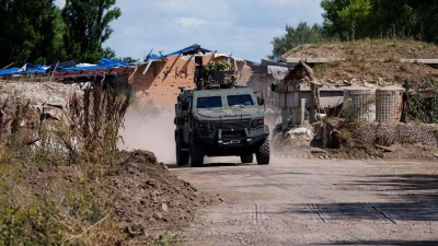 In der Region Sumy im Nordosten der Ukraine gibt es seit Monaten schwere Kämpfe. (Archivbild) (Foto: Evgeniy Maloletka/AP/dpa)