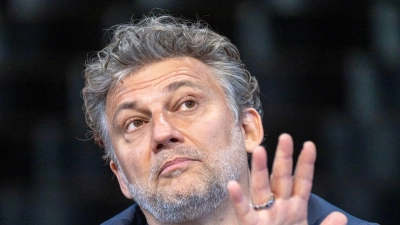 Der Münchner Star-Tenor Jonas Kaufmann nimmt zum Start seiner Intendanz bei den Tiroler Festspielen Erl an einer Pressekonferenz teil. (Foto: Peter Kneffel/dpa)