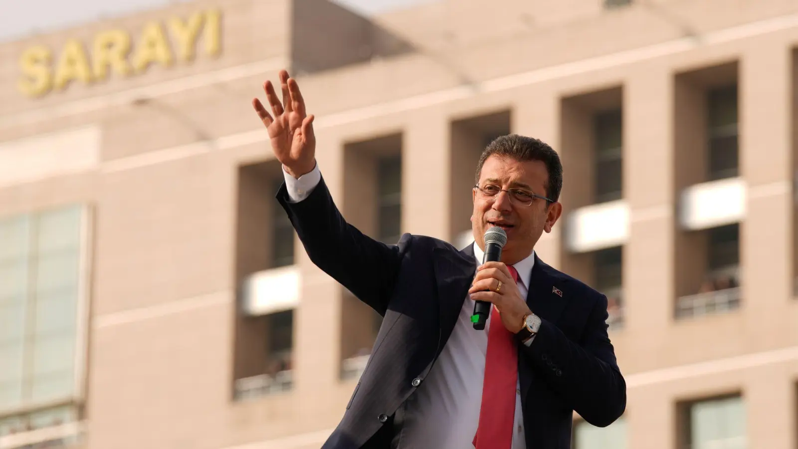 Ekrem Imamoglu gilt als Hoffnungsträger der türkischen Opposition. (Archivbild) (Foto: Emrah Gurel/AP/dpa)