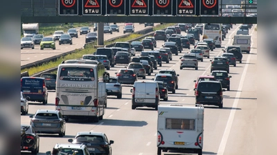 Auf den Autobahnen müssen Autofahrer am ersten Septemberwochenende viel Geduld mitbringen. (Archivfoto) (Foto: Stefan Puchner/dpa)