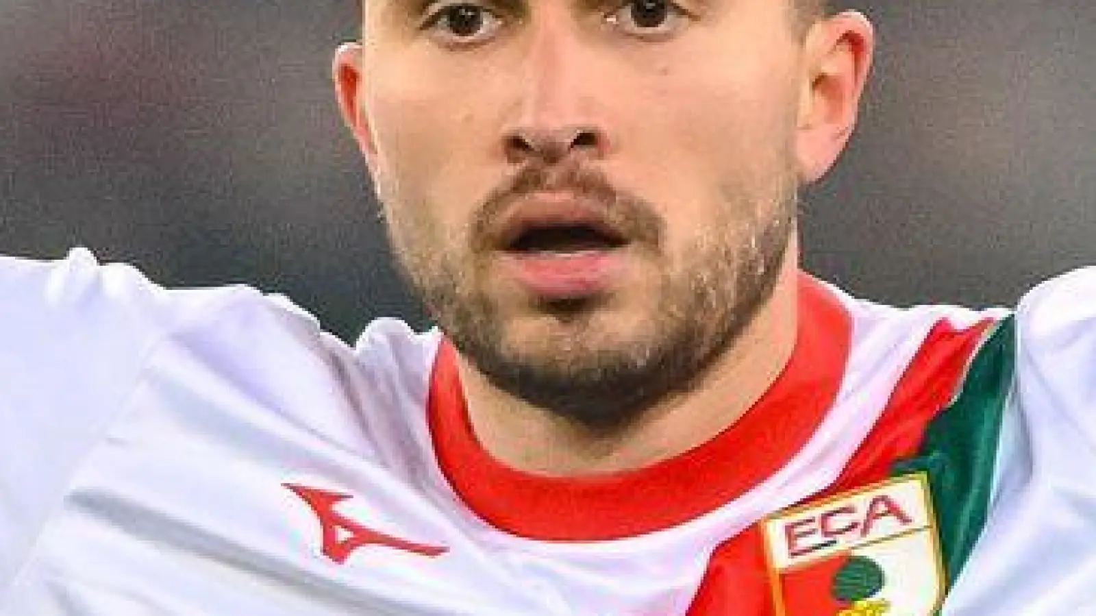 Elvis Rexhbecaj will mit dem FCA weiter jubeln. (Archivbild) (Foto: Harry Langer/dpa)