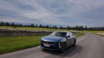 Avec Vitesse: Der neue DS N°8 kann bis zu 190 km/h schnell werden. (Foto: DS Automobiles/Stellantis/dpa-tmn)