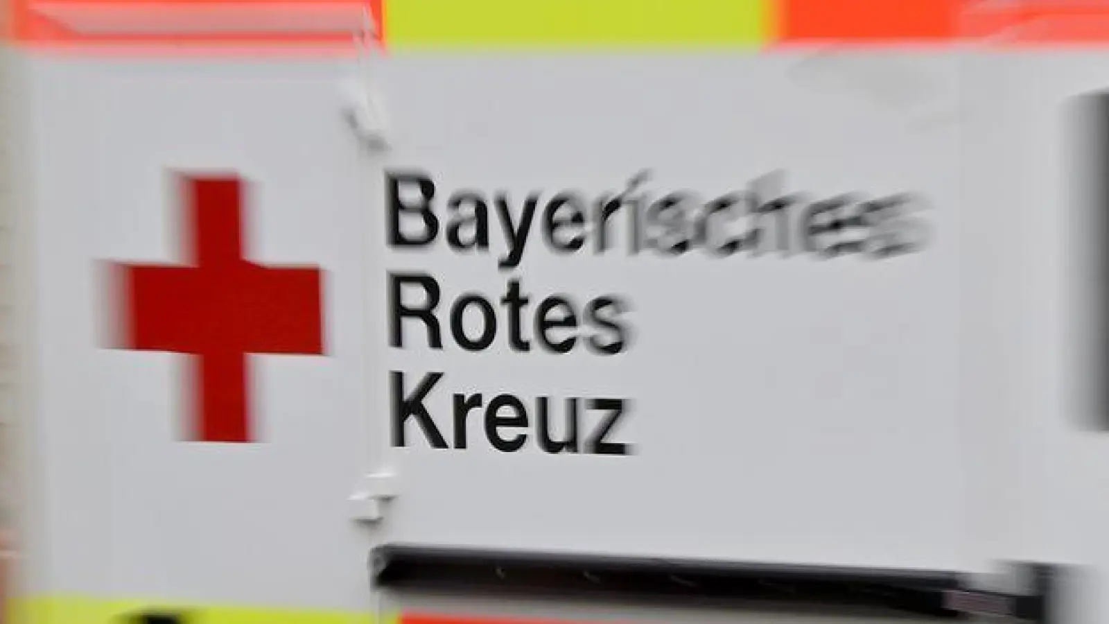 Die verletzten Menschen wurden in umliegende Krankenhäuser gebracht. (Symbolbild) (Foto: Peter Kneffel/dpa)