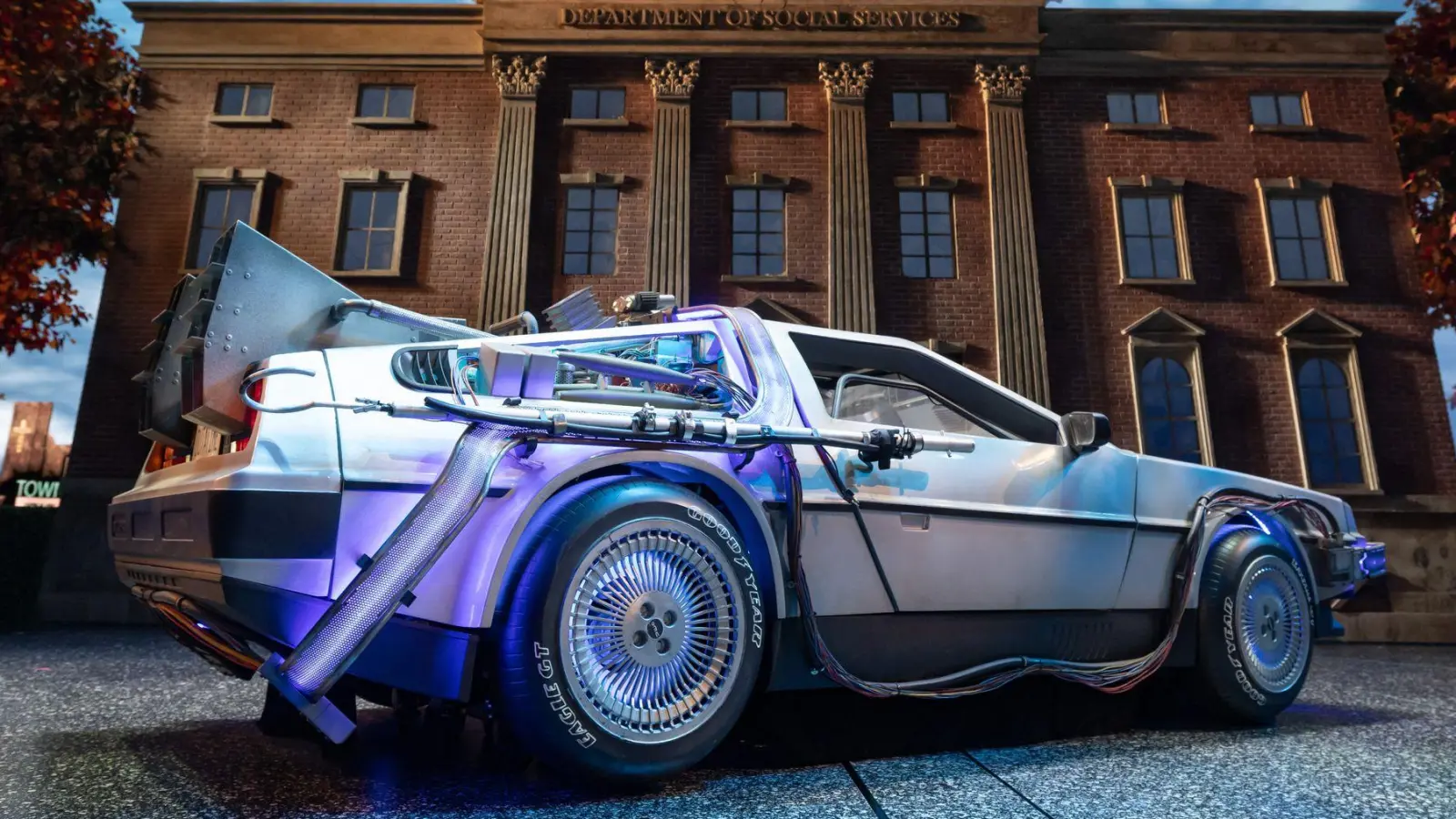 Am Dienstag wurde die Spezialanfertigung des DeLorean vorgestellt. (Foto: Ulrich Perrey/dpa)