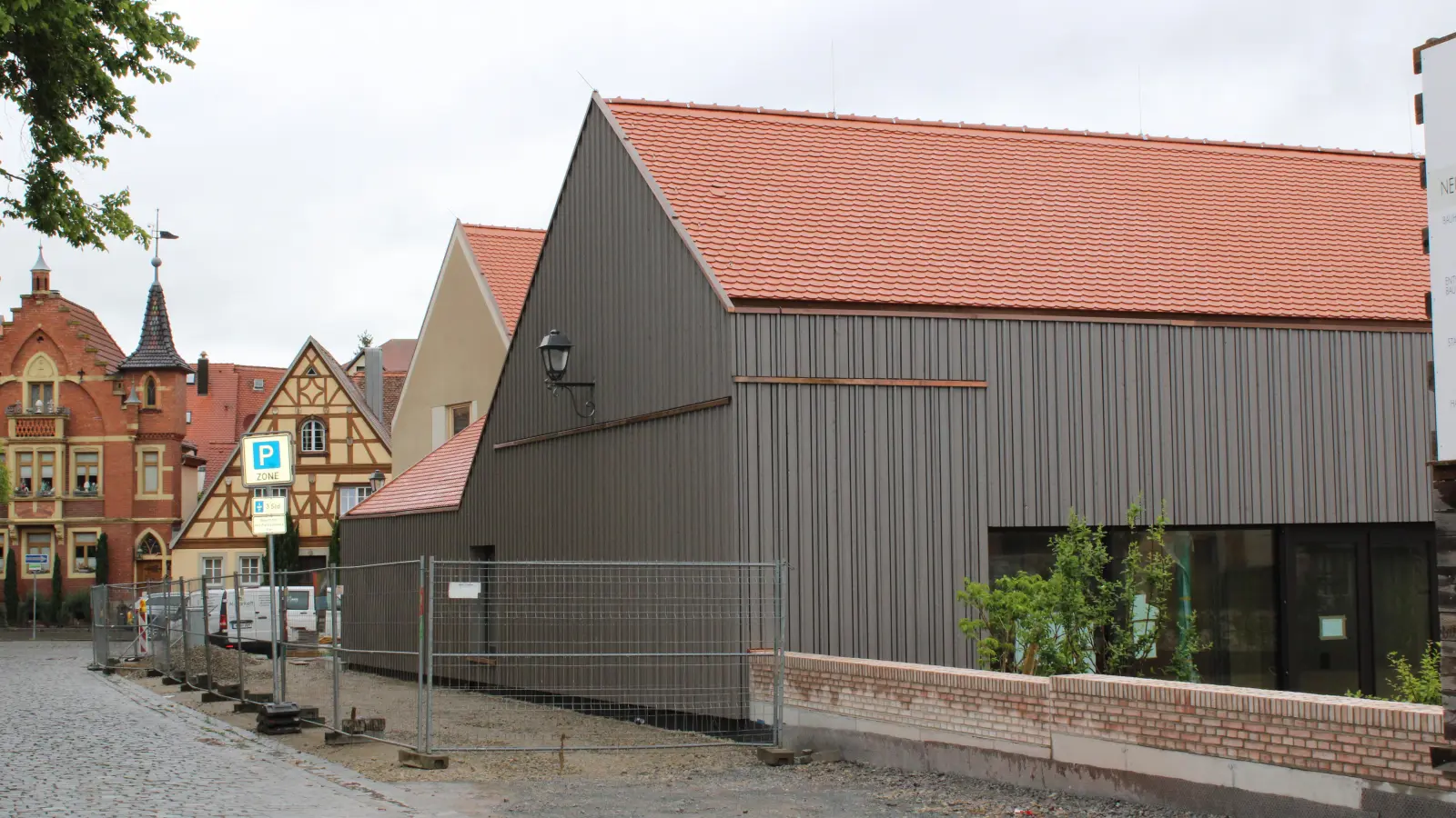Das Gemeindezentrum am Holzmarkt in Bad Windsheim befindet sich in Kirchennähe und ist sehr gut erreichbar.  (Foto: Ramona Emmert)