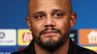 Vincent Kompany will das Duell in Paris gewinnen.  (Foto: Franck Fife/AFP/dpa)