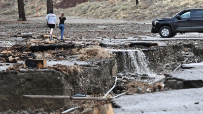Besonders betroffen war Wrightwood nordöstlich von Los Angeles. (Foto: William Liang/FR172065 AP/dpa)
