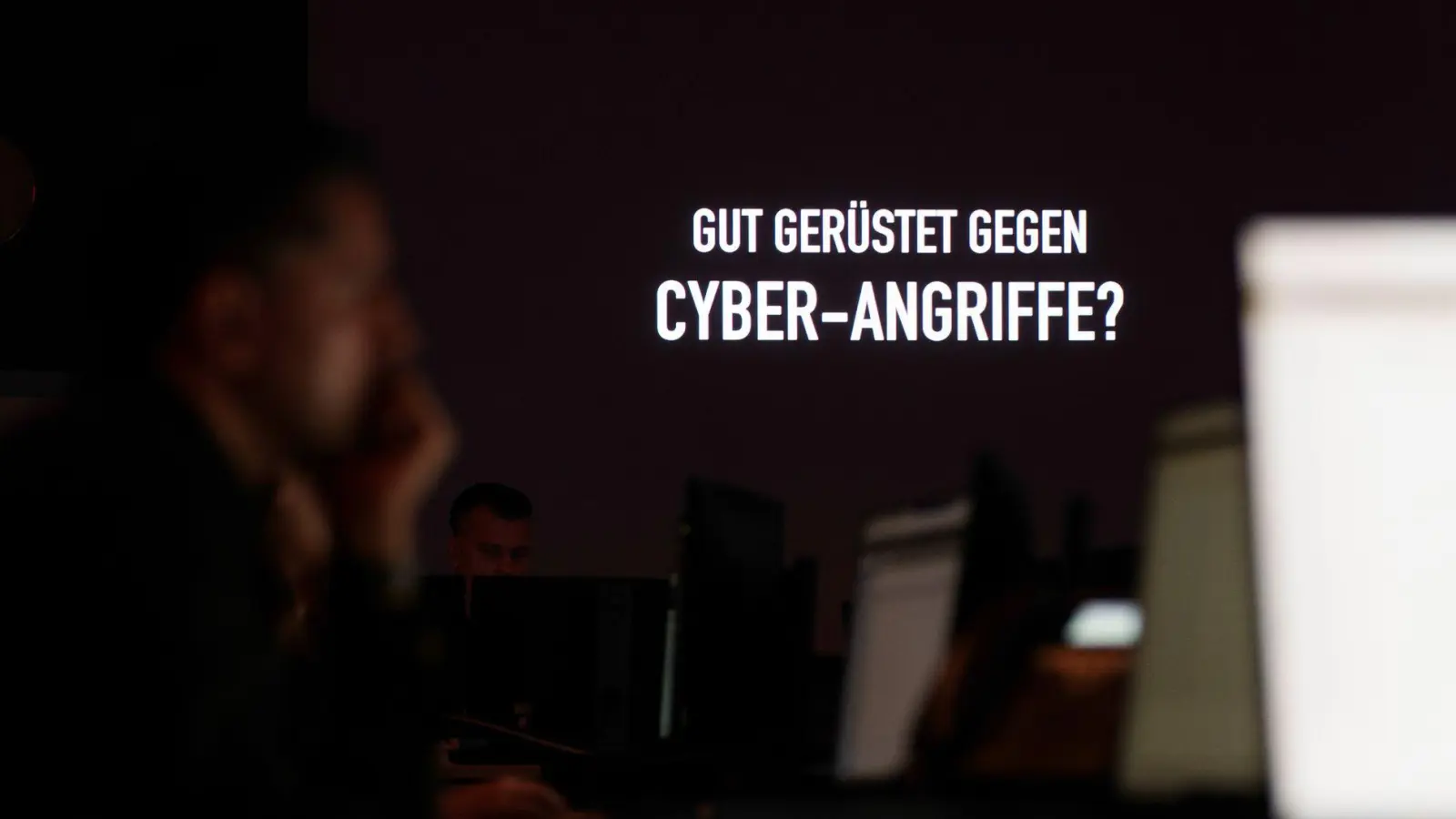 Cybersicherheit betrifft alle: Fachkräfte in dem Bereich sind daher gefragt. (Foto: Andreas Arnold/dpa/dpa-tmn)