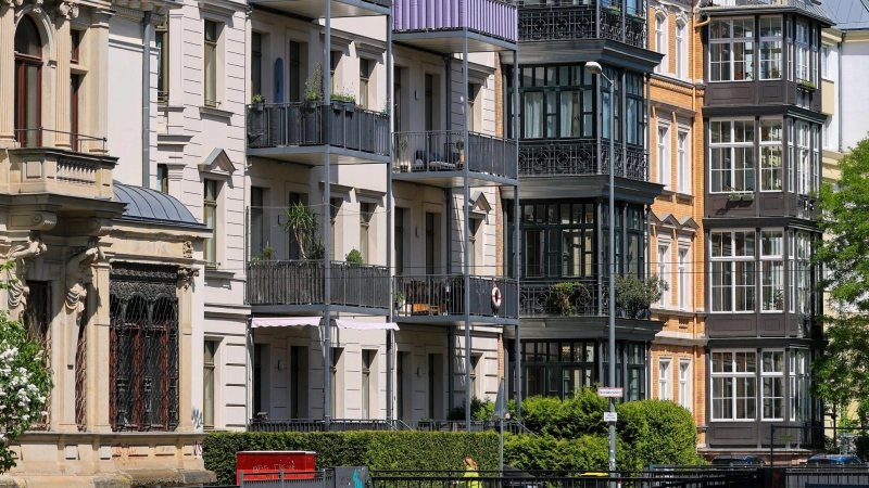 Auch in Deutschland werden viele Wohnung über Plattformen wie etwa Airbnb kurzzeitig vermietet. (Symbolbild) (Foto: Jan Woitas/dpa)