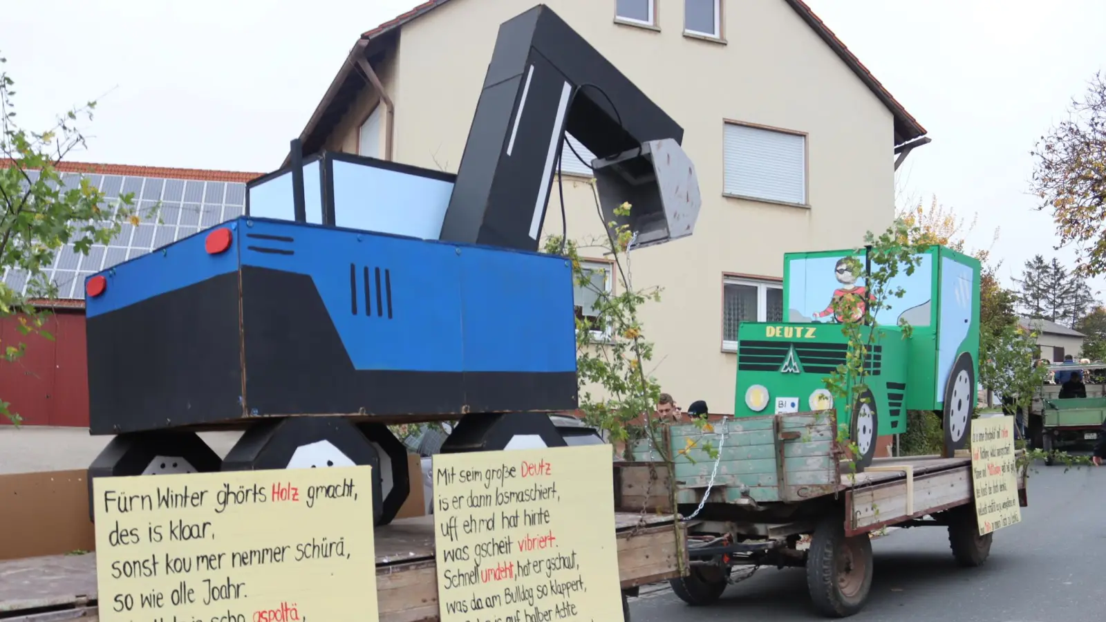 Der Umzug zählt zu den Höhepunkten der Kerwa. Auch in diesem Jahr wurden wieder mit viel Liebe fürs Detail Wagen gestaltet.  (Foto: Rainer Fritsch)
