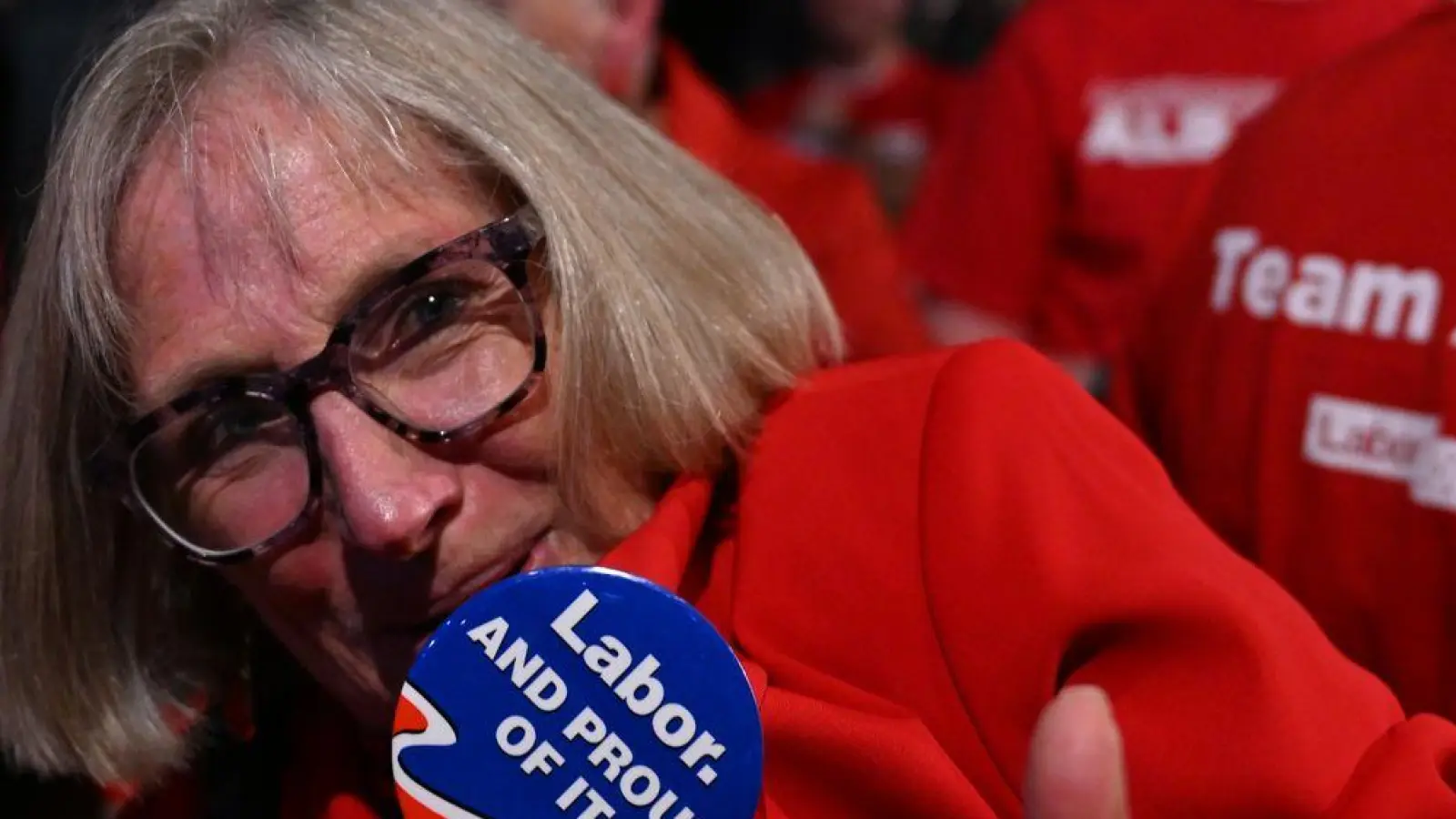 Labor-Anhänger brachen in Jubel aus. (Foto: Dean Lewins/AAP/dpa)