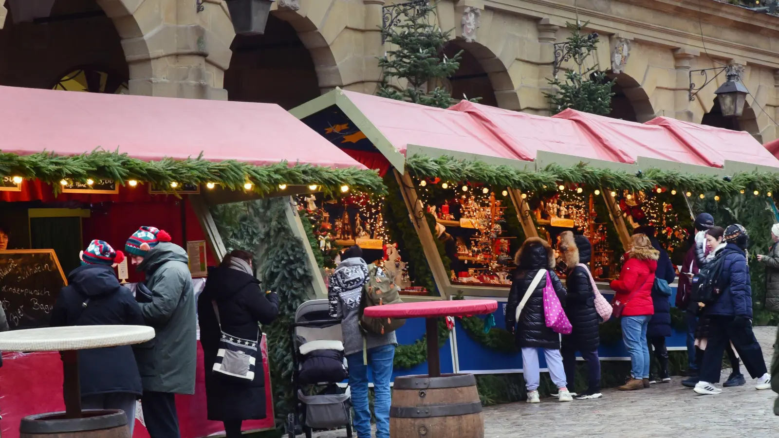 Auch tagsüber herrschte auf dem Reiterlesmarkt viel Betrieb. Die Menschen bummelten entlang der insgesamt 57 Buden. (Foto: Irmeli Pohl)