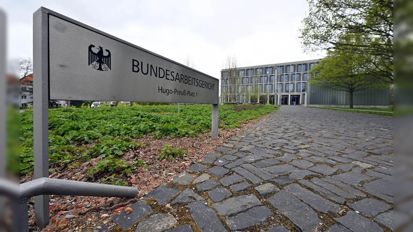 Wann sind Feiertagszuschläge fällig - das Bundesarbeitsgericht hat entschieden (Foto: Martin Schutt/dpa)