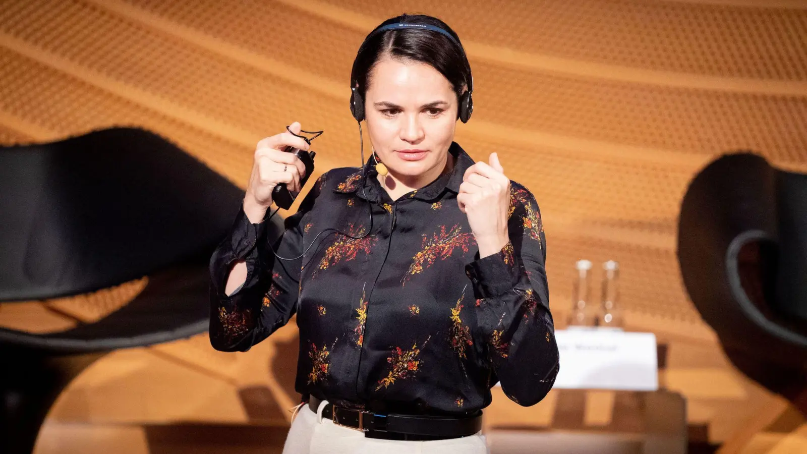 Die Oppositionsführerin Swetlana Tichanowskaja aus Belarus nahm 2020 an einer Panel-Diskussion der Deutschen Gesellschaft für Osteuropakunde in Berlin teil. (Archivfoto) (Foto: Kay Nietfeld/dpa)