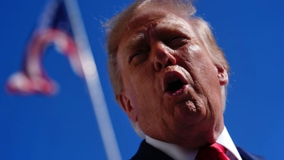 Trump will schon seit Wochen, dass alle „Superintelligenz“ statt KI sagen. (Archivbild) (Foto: Julia Demaree Nikhinson/AP/dpa)