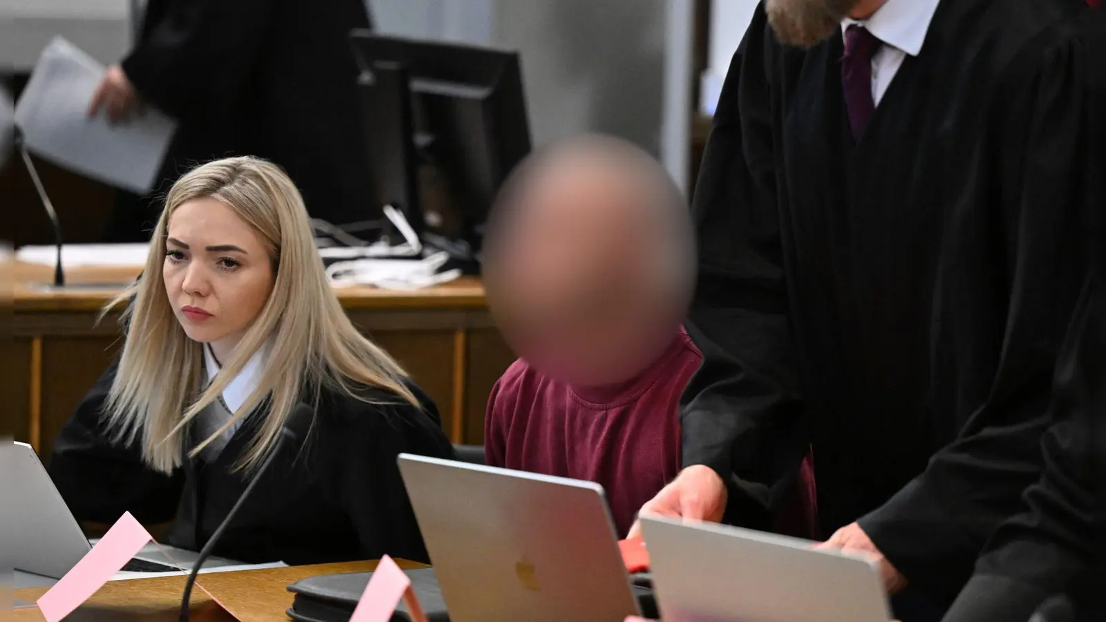 Ein selbst ernannter Lebensberater aus Walldürn wurde vom Landgericht Mosbach wegen Geiselnahme und Vergewaltigung verurteilt - nun gibt es Revisionen. (Archivbild) (Foto: Bernd Weißbrod/dpa)