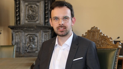 Christoph Rösch ist seit Mai Oberbürgermeister von Rothenburg. Der 34-Jährige hatte in den ersten Monaten einen sehr vollen Terminkalender. (Foto: Clarissa Kleinschrot)