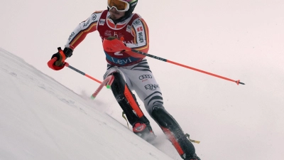 Slalom-Fahrer Linus Straßer verpasst das Podest in Levi.  (Foto: Marco Trovati/AP/dpa)