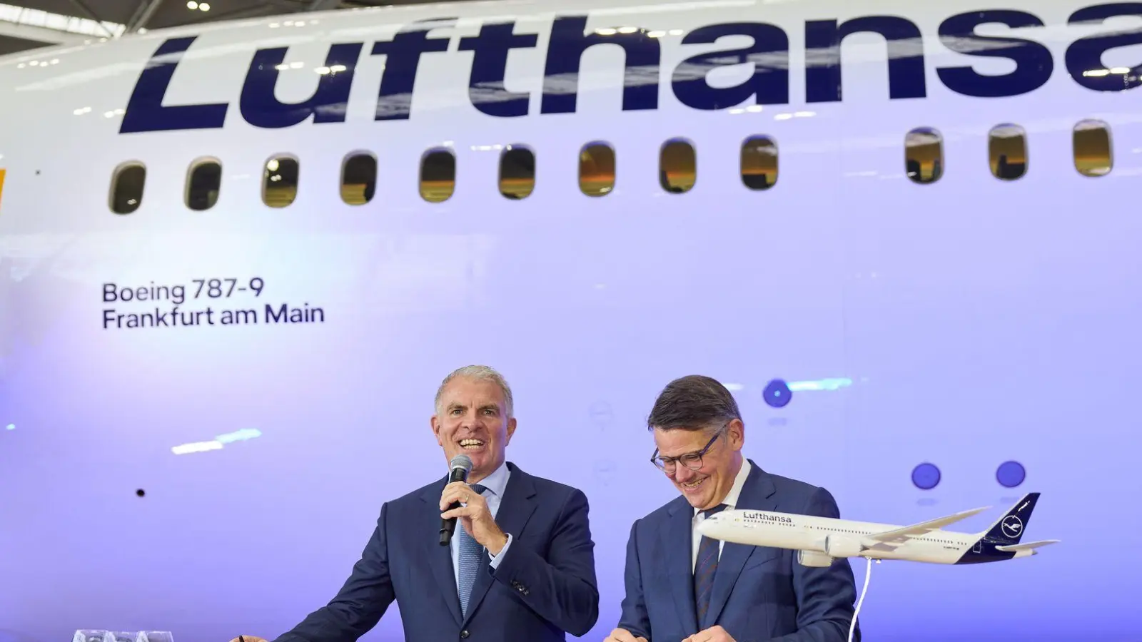 Die Boeing 787 ist bereits die siebte Lufthansa-Maschine, die den Namen des größten deutschen Drehkreuzes Frankfurt trägt.  (Foto: -/Lufthansa/dpa)