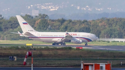 In Russland registrierte Flugzeuge dürfen wegen der Sanktionen im Kontext des Ukraine-Kriegs eigentlich nicht mehr in EU-Staaten fliegen. (Foto: Jan Ohmen/dpa)