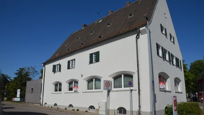 Die alte Post in Wassertrüdingen steht zum Verkauf. Die Initiatoren des Ärztehaus-Projektes sehen derzeit wenig Chancen, das Vorhaben umzusetzen und das Gebäude dafür nutzbar zu machen.. (Foto: Peter Tippl)