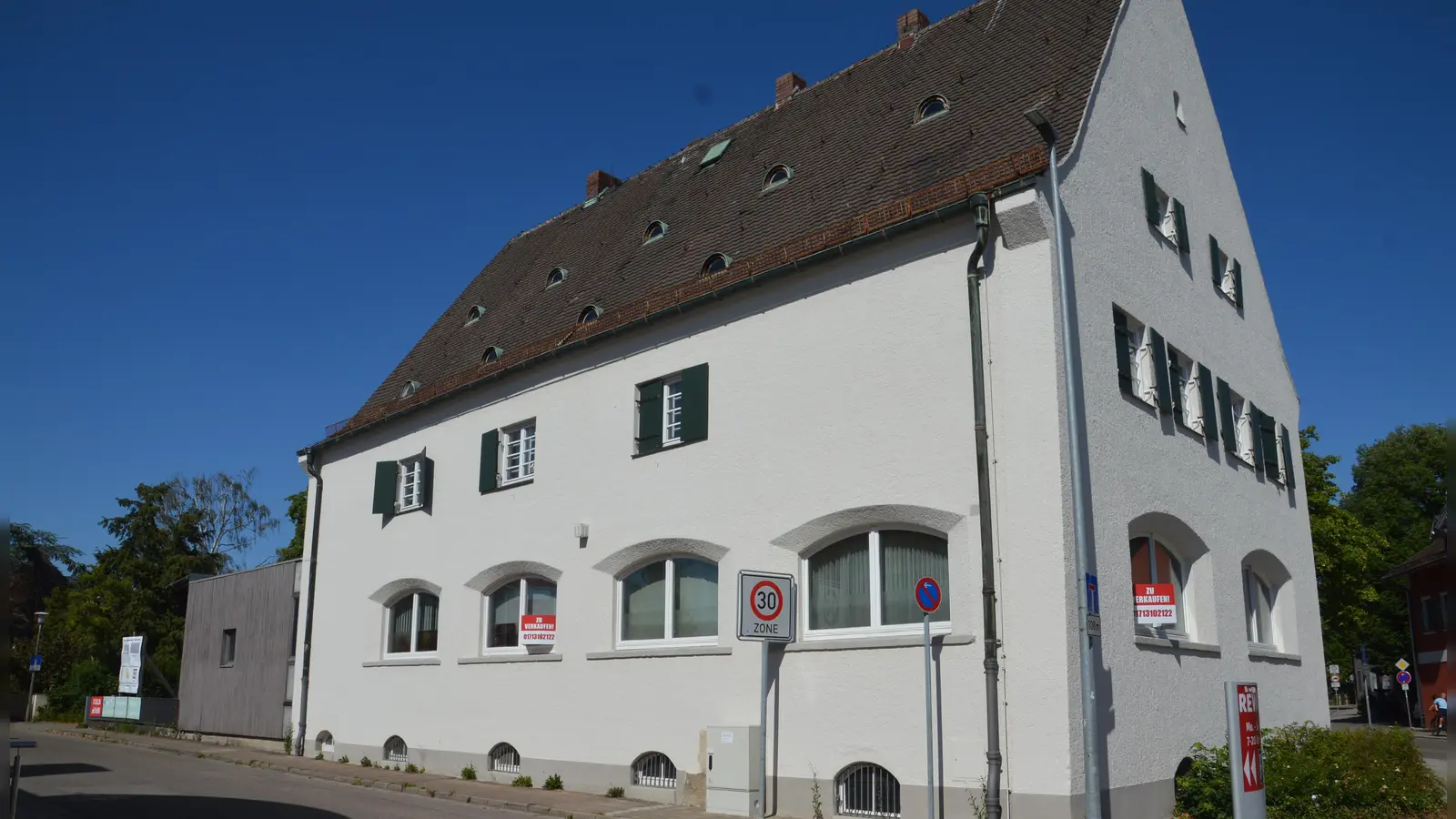 Die alte Post in Wassertrüdingen steht zum Verkauf. Die Initiatoren des Ärztehaus-Projektes sehen derzeit wenig Chancen, das Vorhaben umzusetzen und das Gebäude dafür nutzbar zu machen.. (Foto: Peter Tippl)