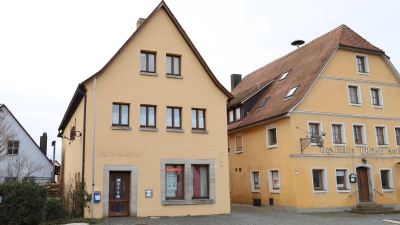 Die Marktgemeinde hat die einstige Sparkassen-Filiale in der Ortsmitte von Colmberg erworben und will sie vermieten. (Foto: Alexander Biernoth)