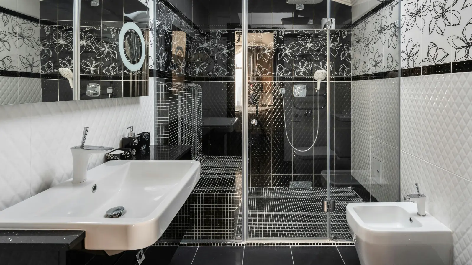 Moderne Bäder vereinen Ästhetik, Funktionalität und Innovation. Durchdachte Lösungen schaffen ein komfortables Umfeld und bieten mehr Eigenständigkeit und Lebensqualität. (Foto: Pexels)