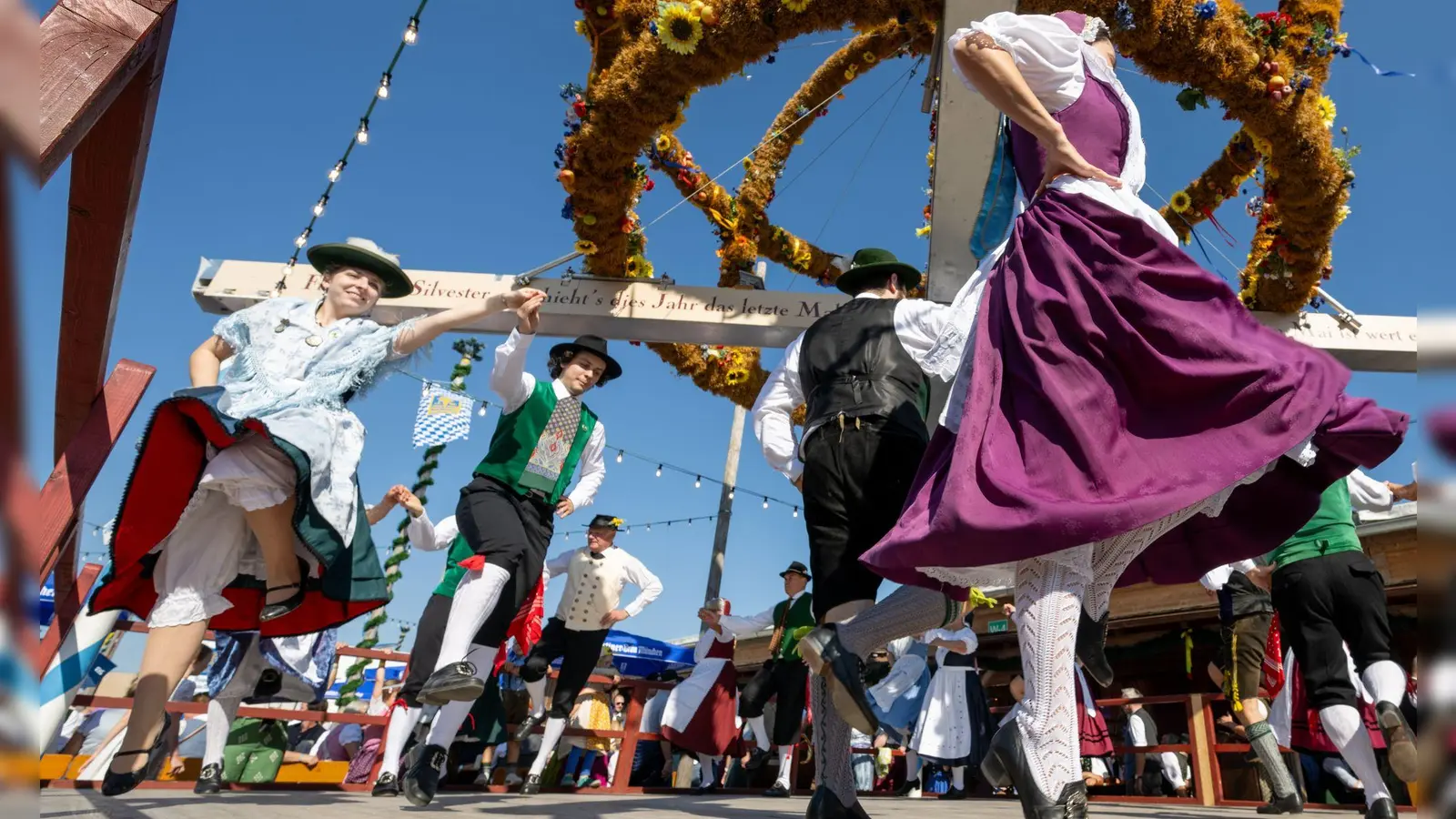 Die Zeltvergabe auf der traditionelleren „Oidn Wiesn“ war ein Fall für das Gericht. (Archivbild)  (Foto: Stefan Puchner/dpa)