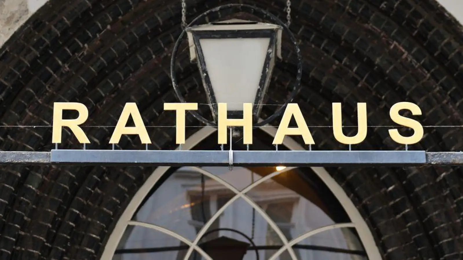 OpenAI und SAP wollen künftig Rathäuser und andere öffentliche Einrichtungen in Deutschland mit KI-Anwendungen versorgen.  (Foto: Christian Charisius/dpa)