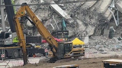 Von dem Rohbau ist nur ein riesiger Berg aus Schutt übrig geblieben. (Foto: Carola Frentzen/dpa)
