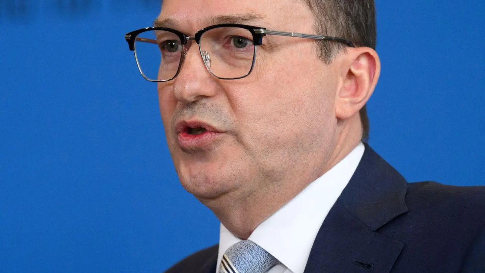 Bundesinnenminister Alexander Dobrindt (CSU) hatte schon vor seinem Amtsantritt Verschärfungen in der Migrationspolitik angekündigt. (Foto: Bernd von Jutrczenka/dpa)
