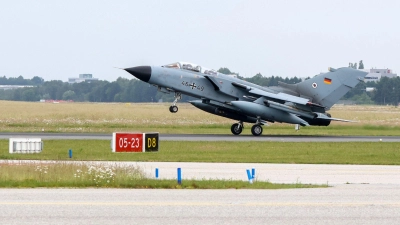 Die Bundeswehr nutzt den Flughafen Nürnberg von Montag an für Übungszwecke (Archivbild)  (Foto: Bodo Marks/dpa)