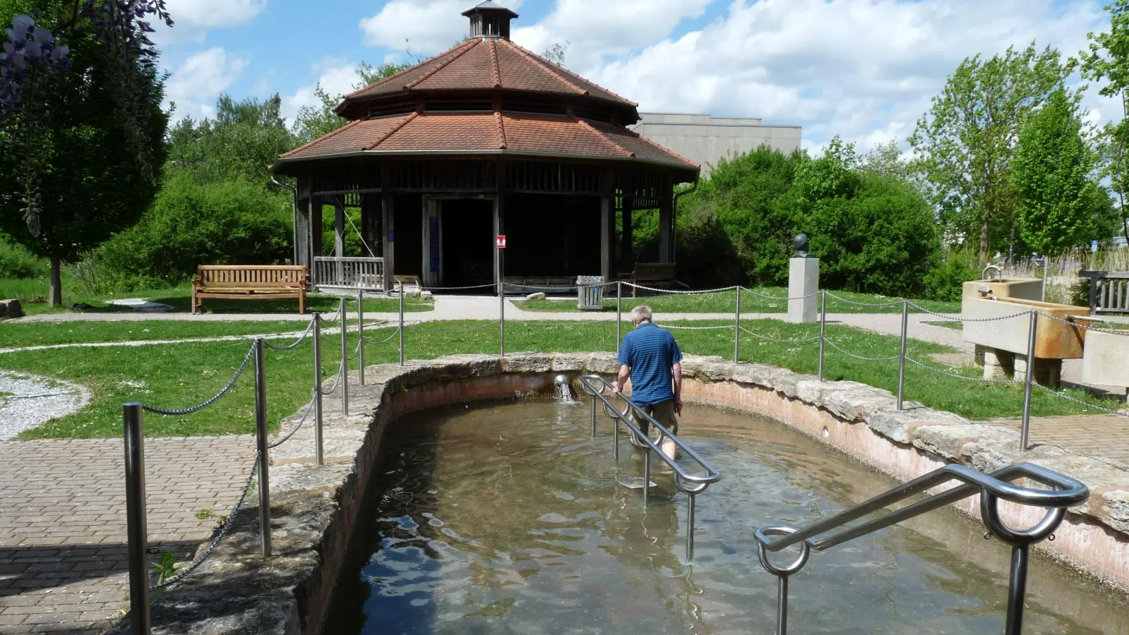 In Bad Windsheim gibt es eine ganze „Kneipp-Insel”. (Foto: Anita Dlugoß)