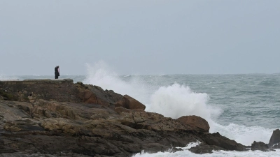 Die Küsten Galicien sind für ihre gerade im Herbst und Winter wilden Stürme bekannt. (Archiv-Bild) (Foto: M. Dylan/EUROPA PRESS/dpa)